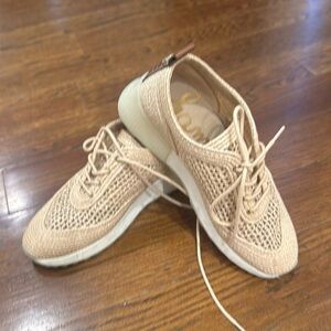 Sam Edelman size6 woven sneaker